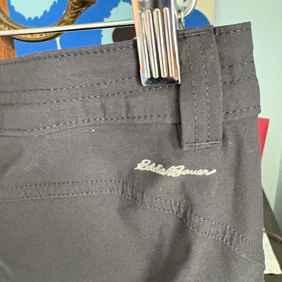 Women's Eddie Bauer First Ascent Guide Pro Hiking Shorts in Black size 8 - Picture 8 of 10